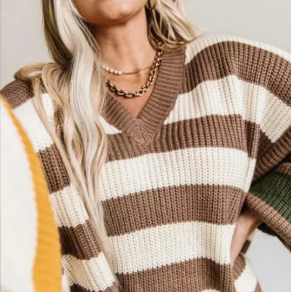 🔥⛄️HP ⛄️New Oversized vneck striped sweater 💖 - Picture 4 of 11